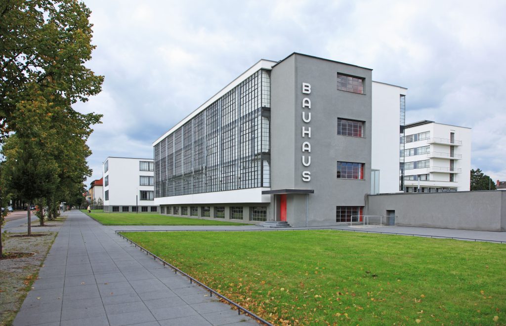 Was Ist Bauhaus Architektur Geschichte Und Erbe Des Modernen Stils.jpg