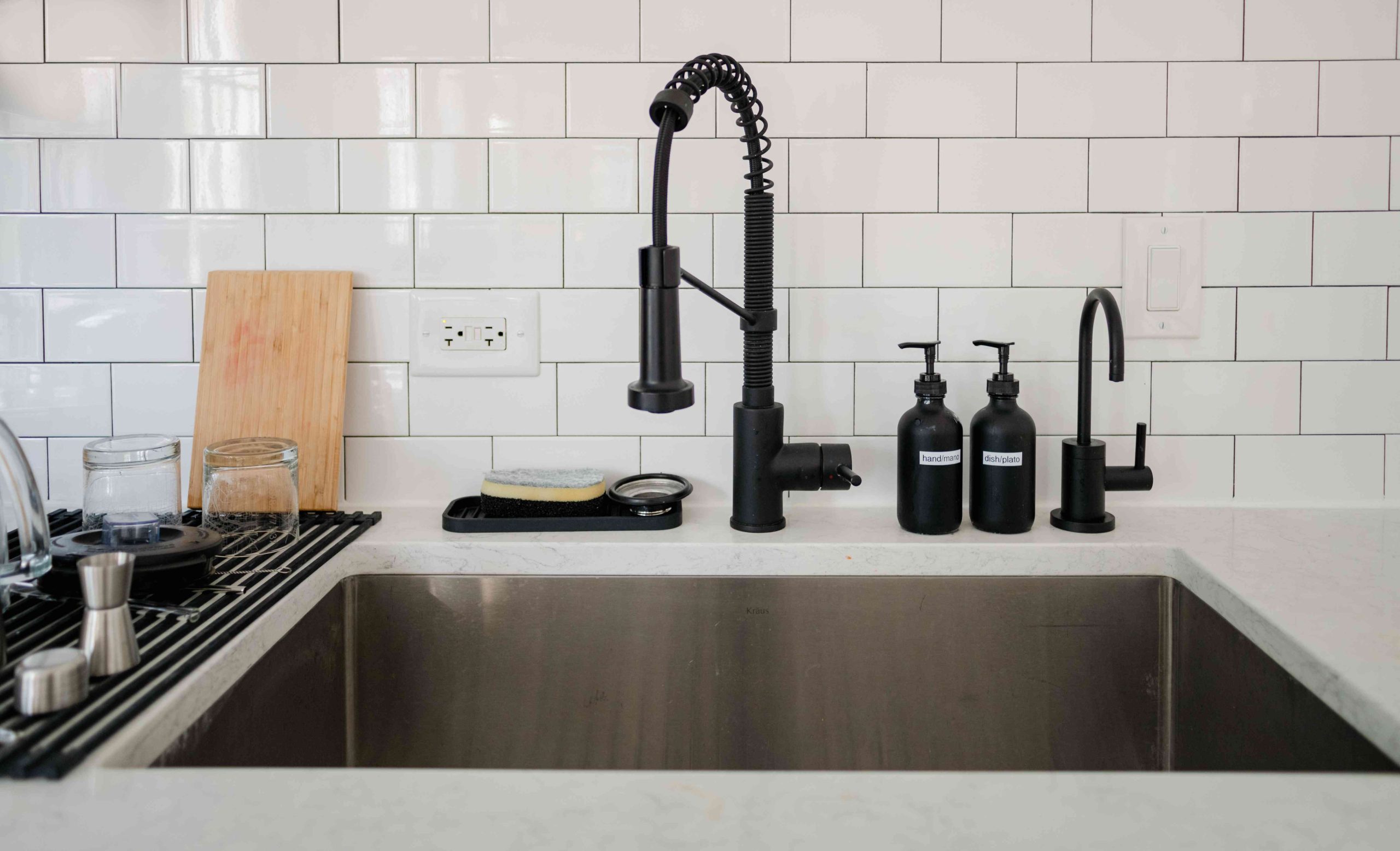 Kitchen Sink With White Subway Tiles 1285436811 C7aea727a76f46098f5e7407894304d2.jpg